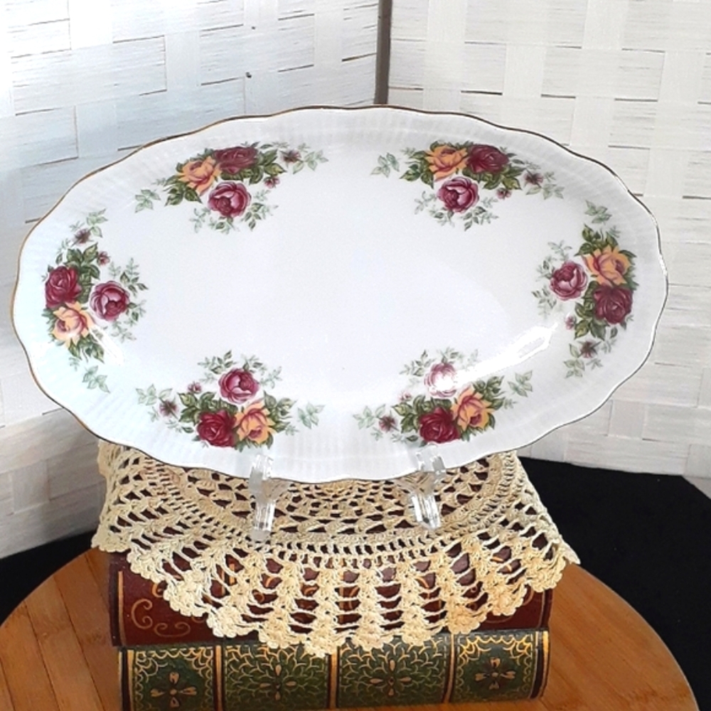👉*VINTAGE* 11" OVAL SERVING DISH ~FINE PORCELAIN
